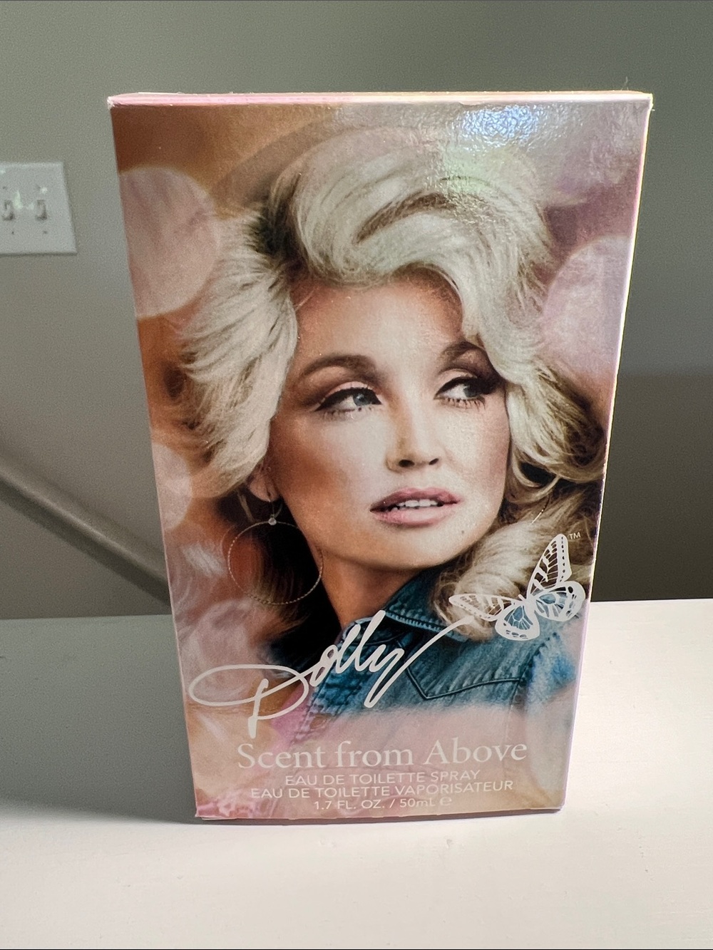 Dolly’s Scent from Above Fragrant Gift Box - Pink and Blue Accents